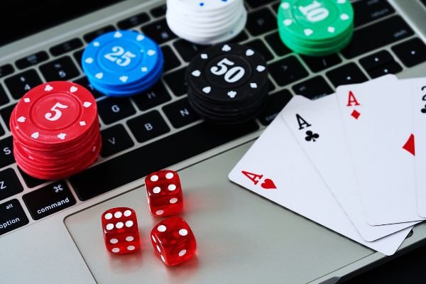 555sport ကာစီနို Mobile APP ဖြင့် Live Baccarat ကစားနေသောမြင်ကွင်း